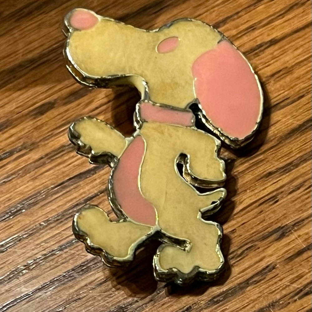 Vintage 1960s Snoopy Pin. 
Rare Pink Version